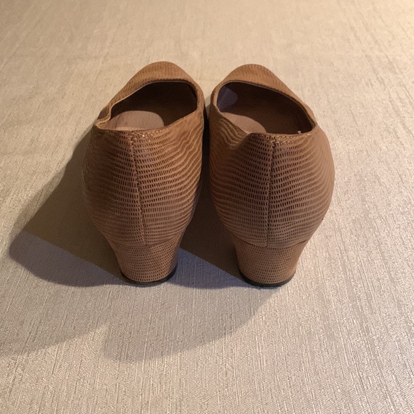 Vaneli Taupe Astyr Dress Pump - Picture 4 of 8